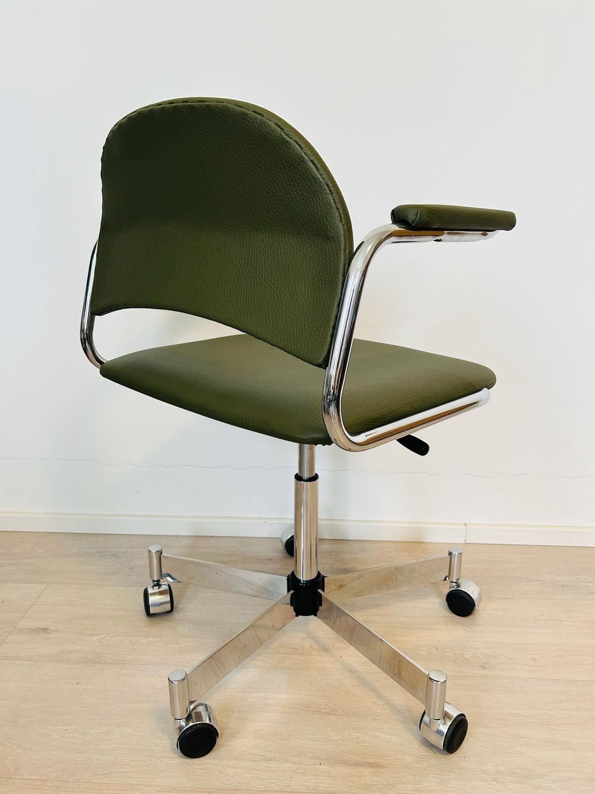 photo furniture Fully Restored Olive Office Chair By Kovona K 107, Czechoslovakia 1970