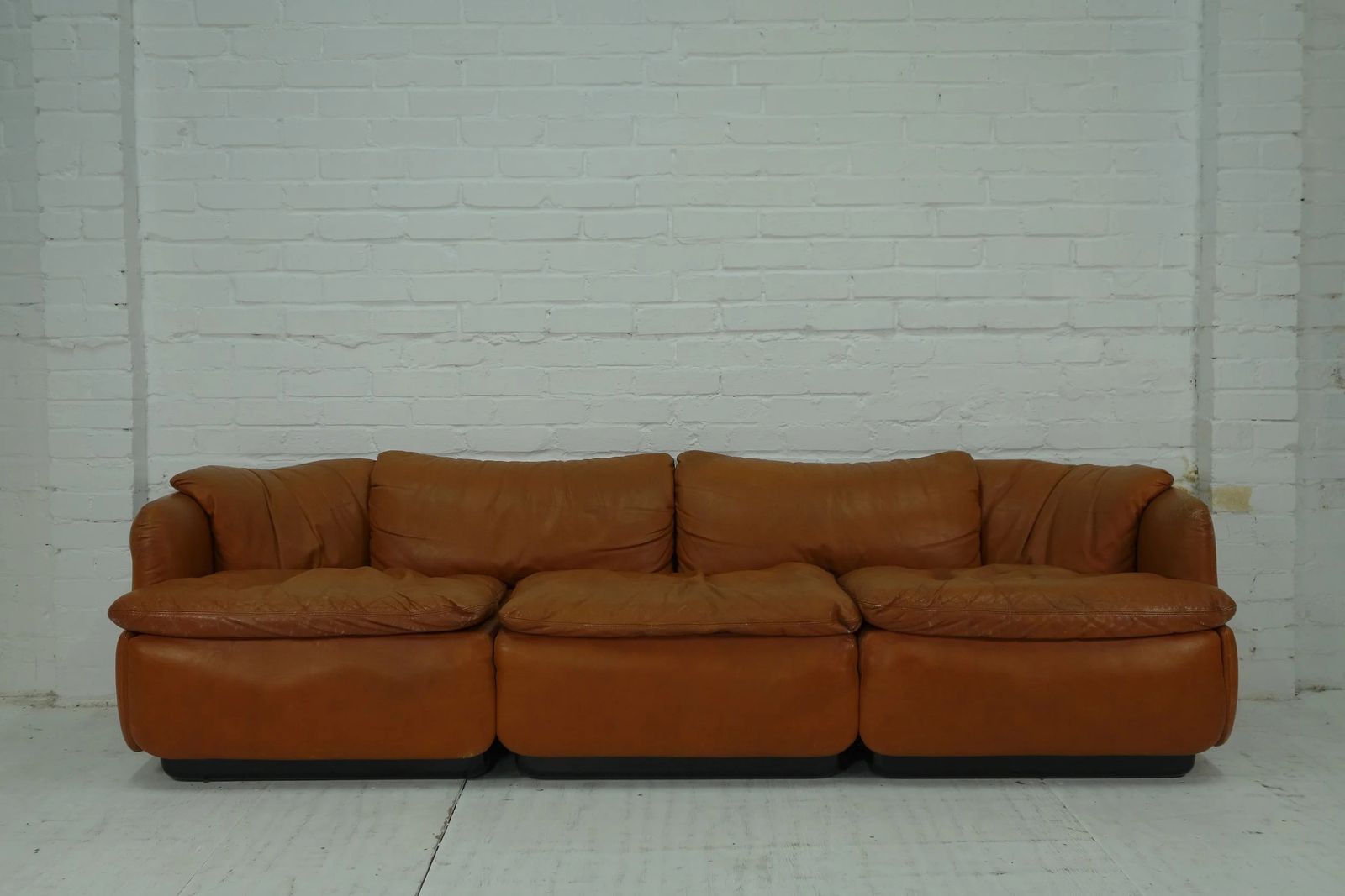 Confidential Sofa By Alberto Rosselli