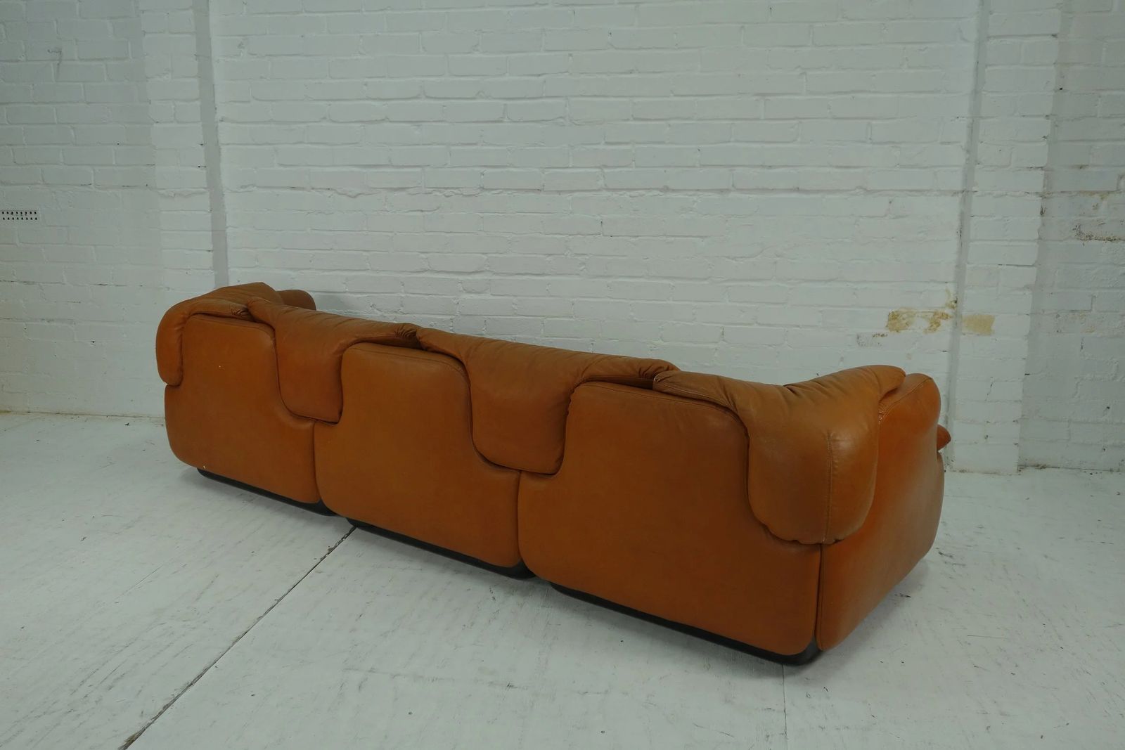 Confidential Sofa By Alberto Rosselli photo for sale
