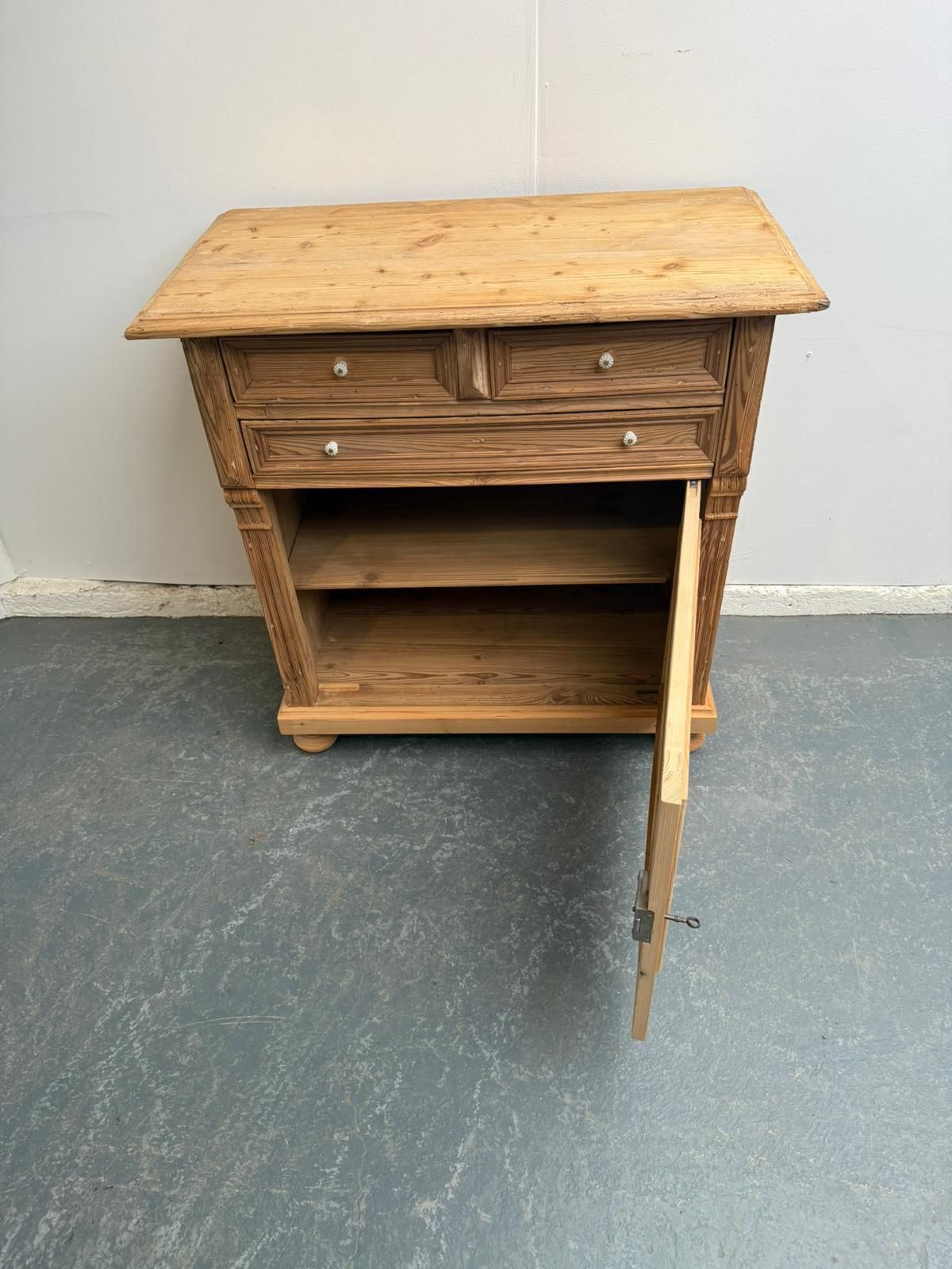 An Early Victorian Pine Hall Dresser Base / Cupboard To Wax/Paint photo vinterior