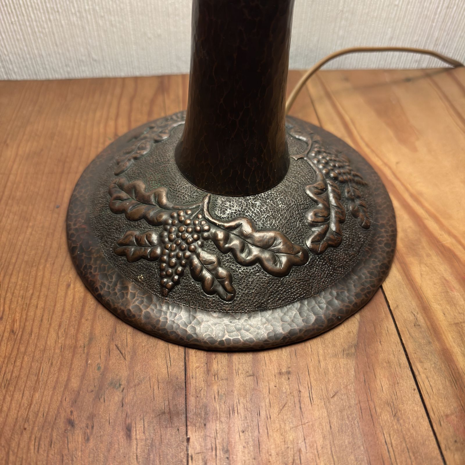 Early 20th Century Hammered Copper Table Lamp With Green Glass Dome – Arts & Crafts / Jugend Style photo buy