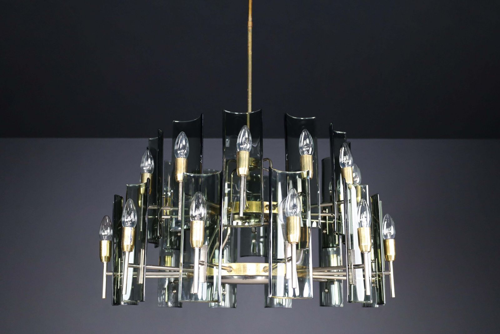 photo buy Set Of Six Gino Paroldo Grande Chandeliers In Brass, Italy 1950