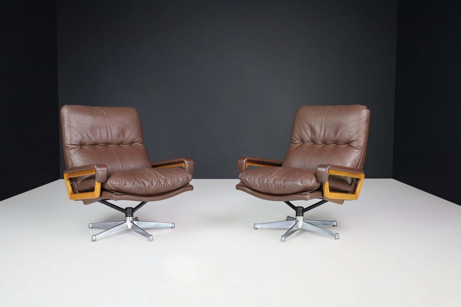 'King' Chairs By André Vandenbeuck For Strässle, Switzerland, 1970s photo furniture