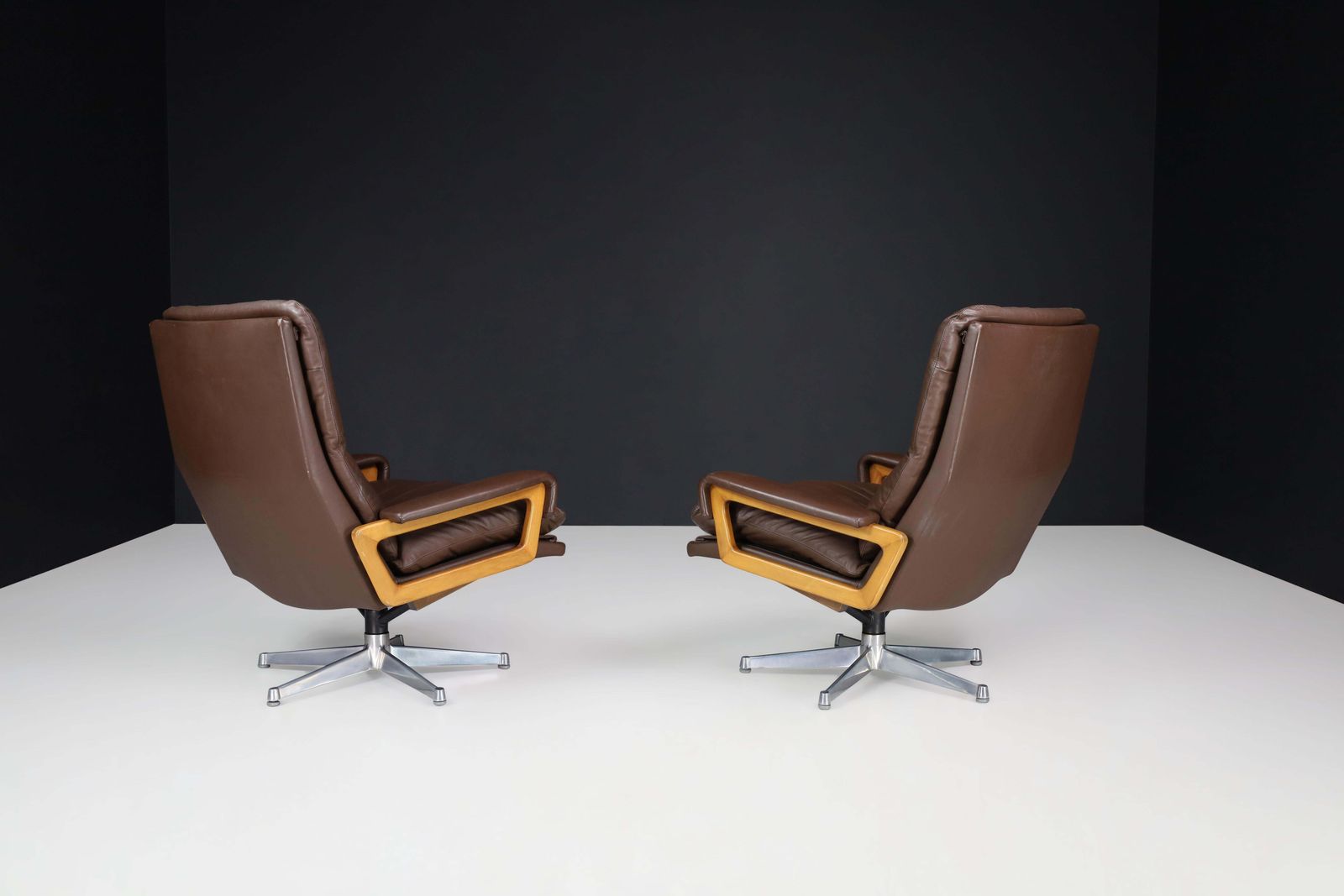 'King' Chairs By André Vandenbeuck For Strässle, Switzerland, 1970s photo vinterior