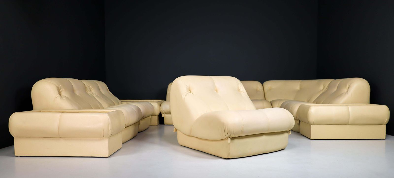 photo vinterior Rimo Maturi For Mimo Padova Modular Sofa Nuvolone In Leather, Italy, 1970s