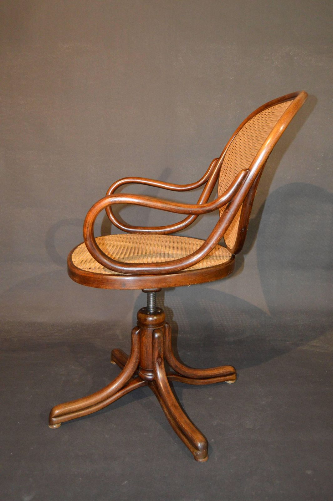 Swivel Chair Nr.1 By Michael Thonet, 1880s photo vinterior