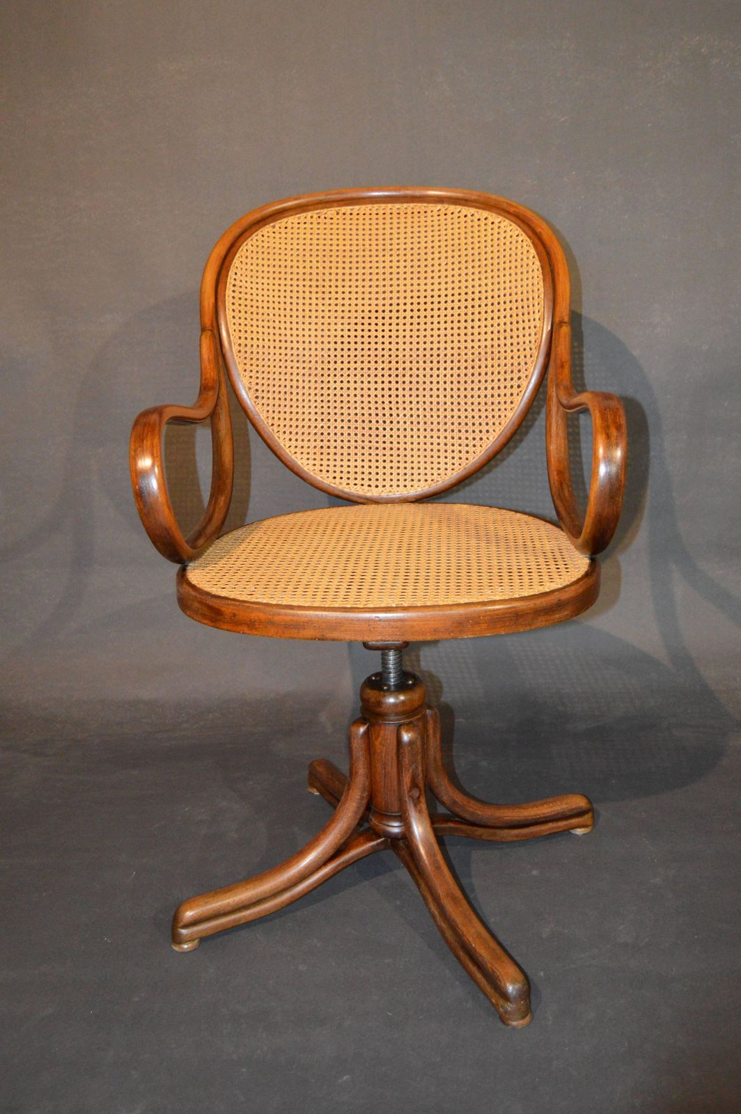 Swivel Chair Nr.1 By Michael Thonet, 1880s photo vintage