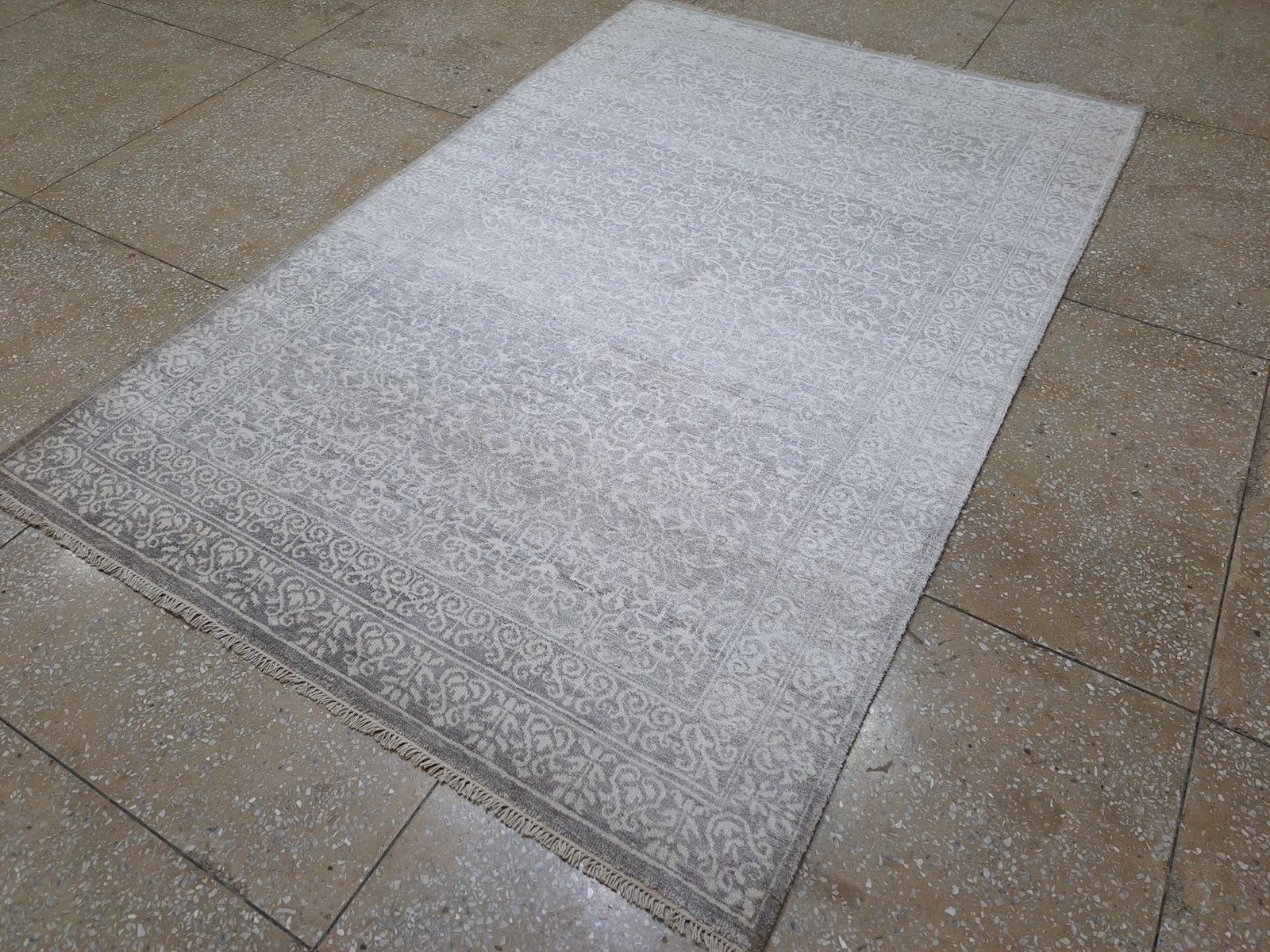 5.6x8 Ft Pure Silk Handmade Rug. Hand Knotted Carpet For Modern Living Room photo vinterior