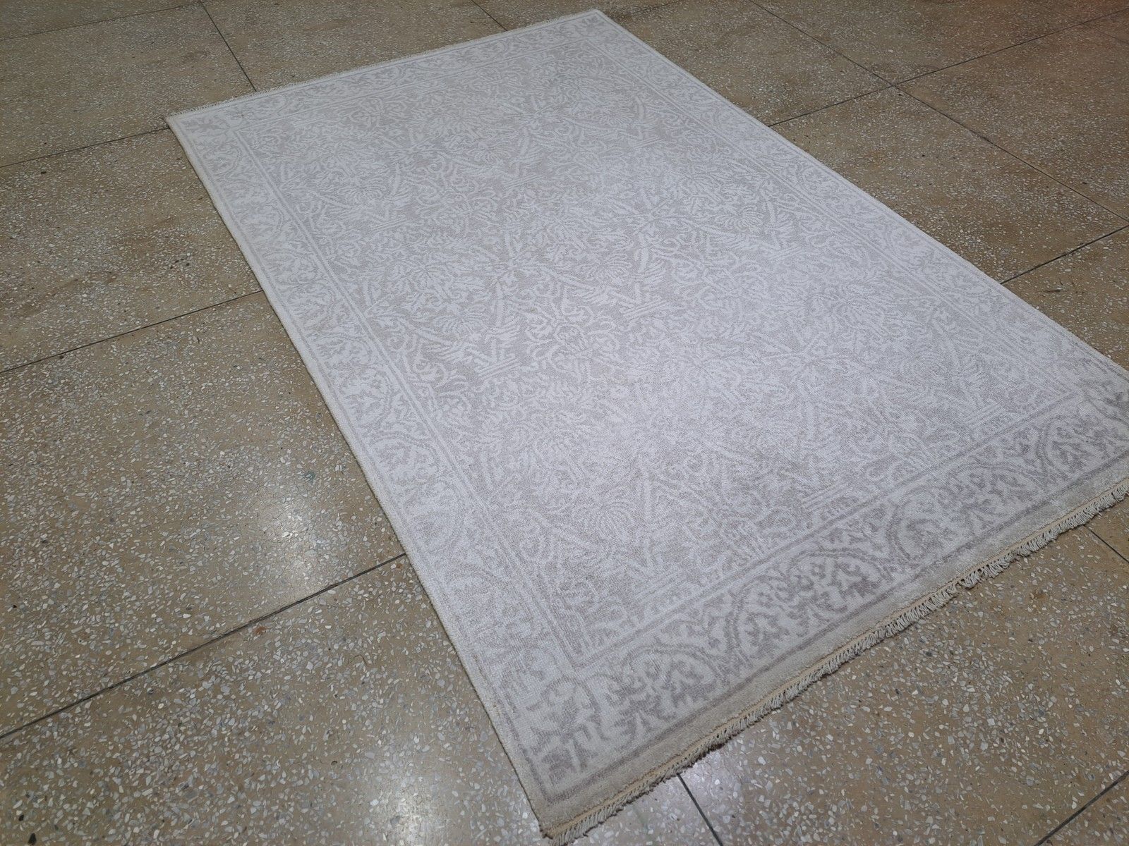 5.6x8 Ft 100% Silk Hand Knotted Rug. Luxury Carpet. Indian Artisan Quality photo Textiles
