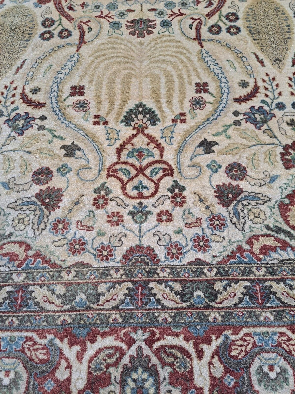 8x10 Ft Hand Knotted Rug. 100% Wool. Antique Heriz Inspired Design Carpet photo for sale