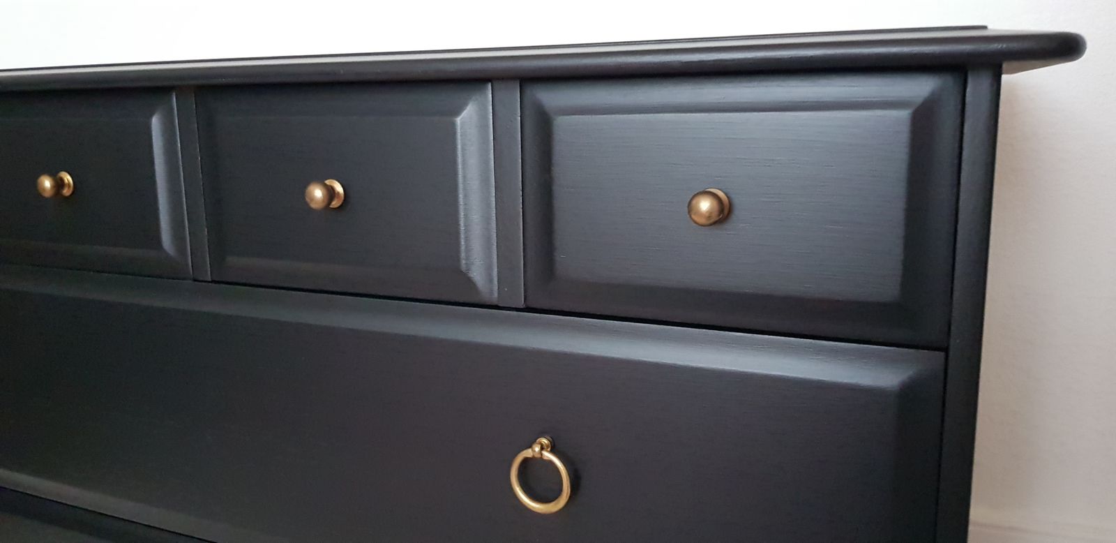 Furniture A Pair Of Stag Minstrel Painted Mahogany Chest Of Drawers, 6 Drawers, John & Sylvia Reid, Upcycled. photo