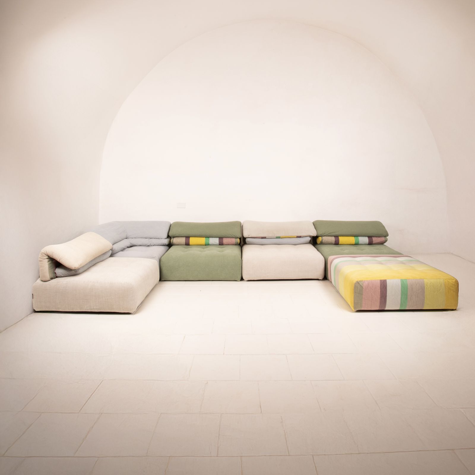 photo vinterior Modular Sofa "Voyage Immobile" By Studio Roche Bobois X Kenzo