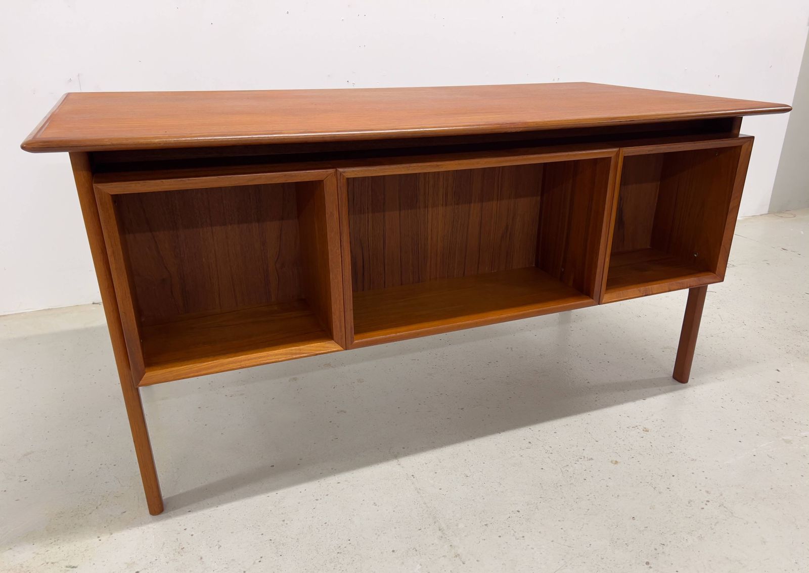 photo furniture Page 1 Of 18 Teak Executive Desk By Arne Vodder For Brouer, 1960s.
