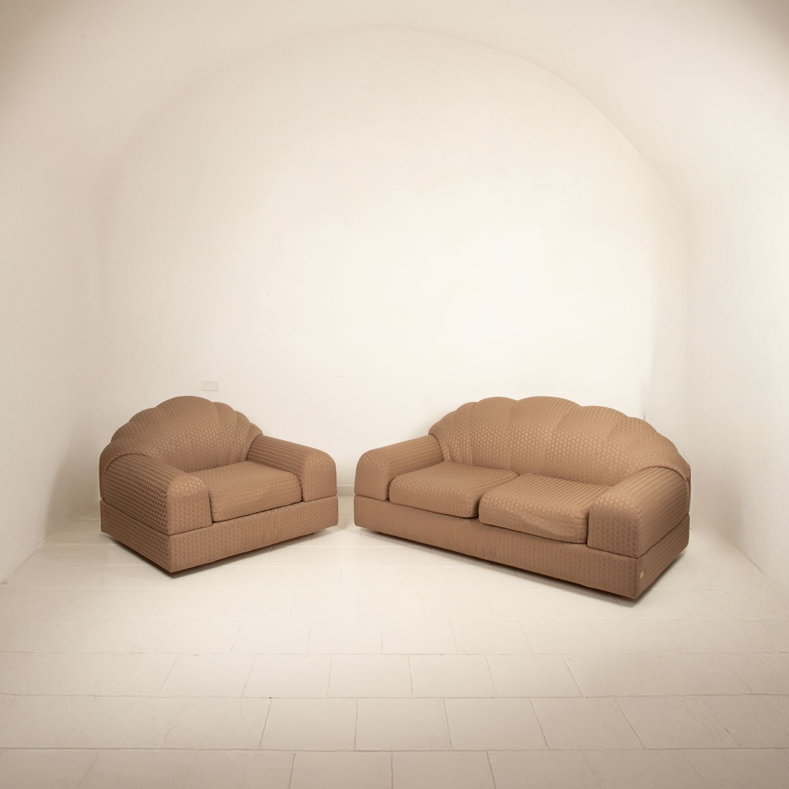 photo vintage Alain Delon Armchair And Sofa For Maison Jansen