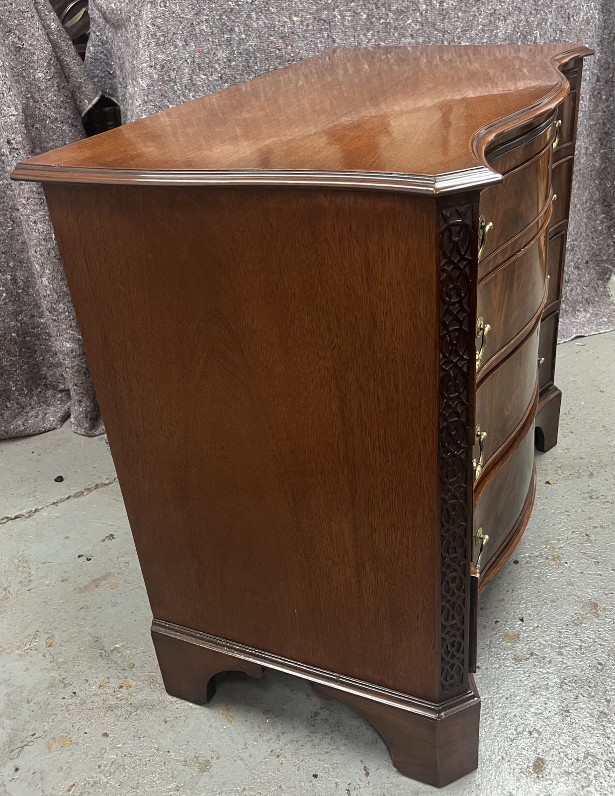 Top Quality Chippendale Style Serpentine Shaped Chest Of Drawers photo Furniture