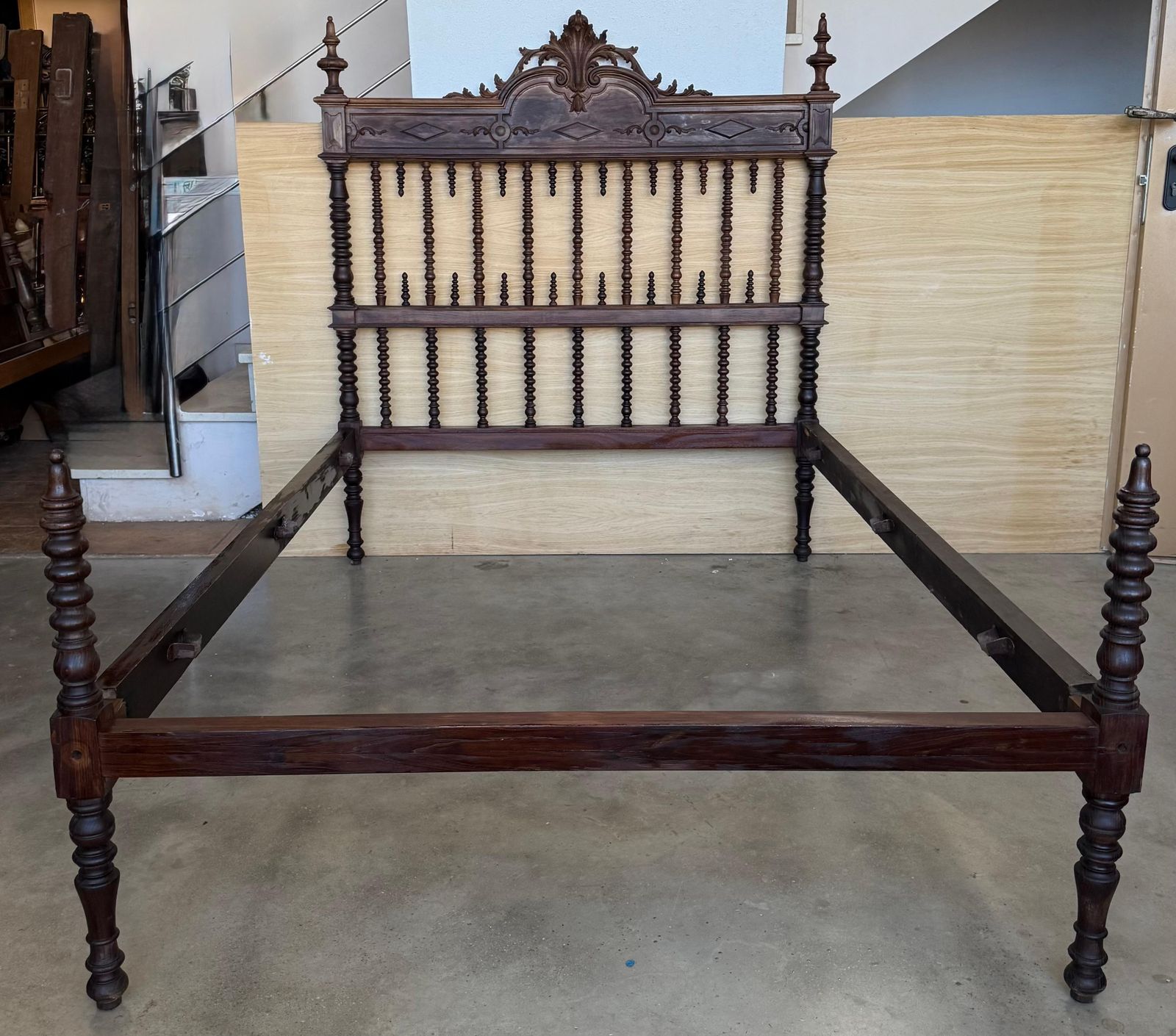 photo furniture Early 20th Carved Medallions Queen Size Bed, Original Four Poster Lisbon Bed