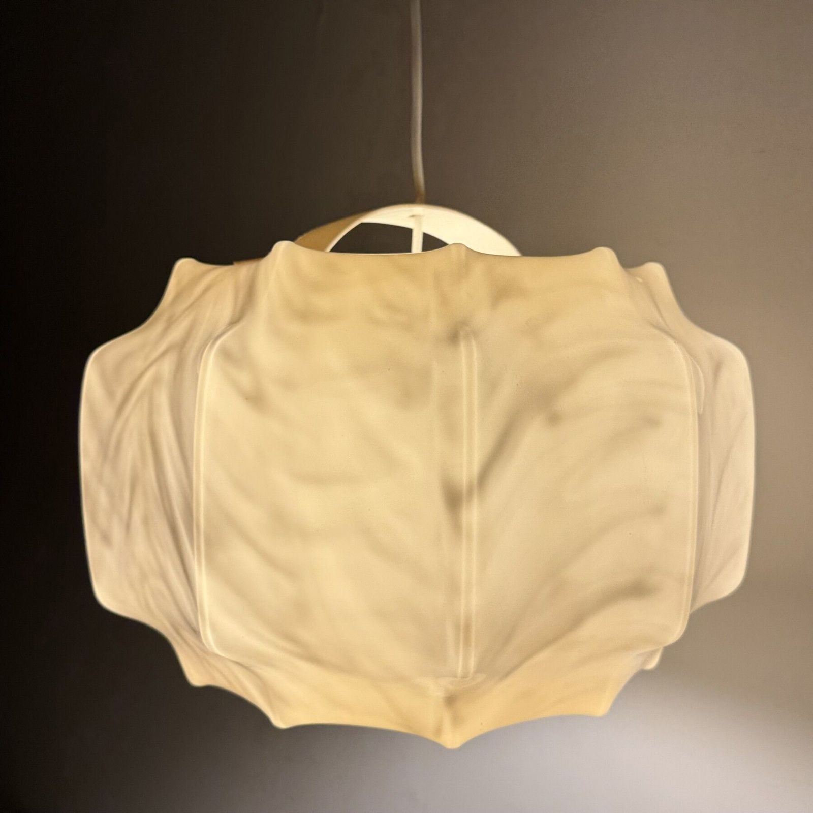 photo vinterior Mid Century Design Plastic Cocon Hanglamp, Jaren 1970
