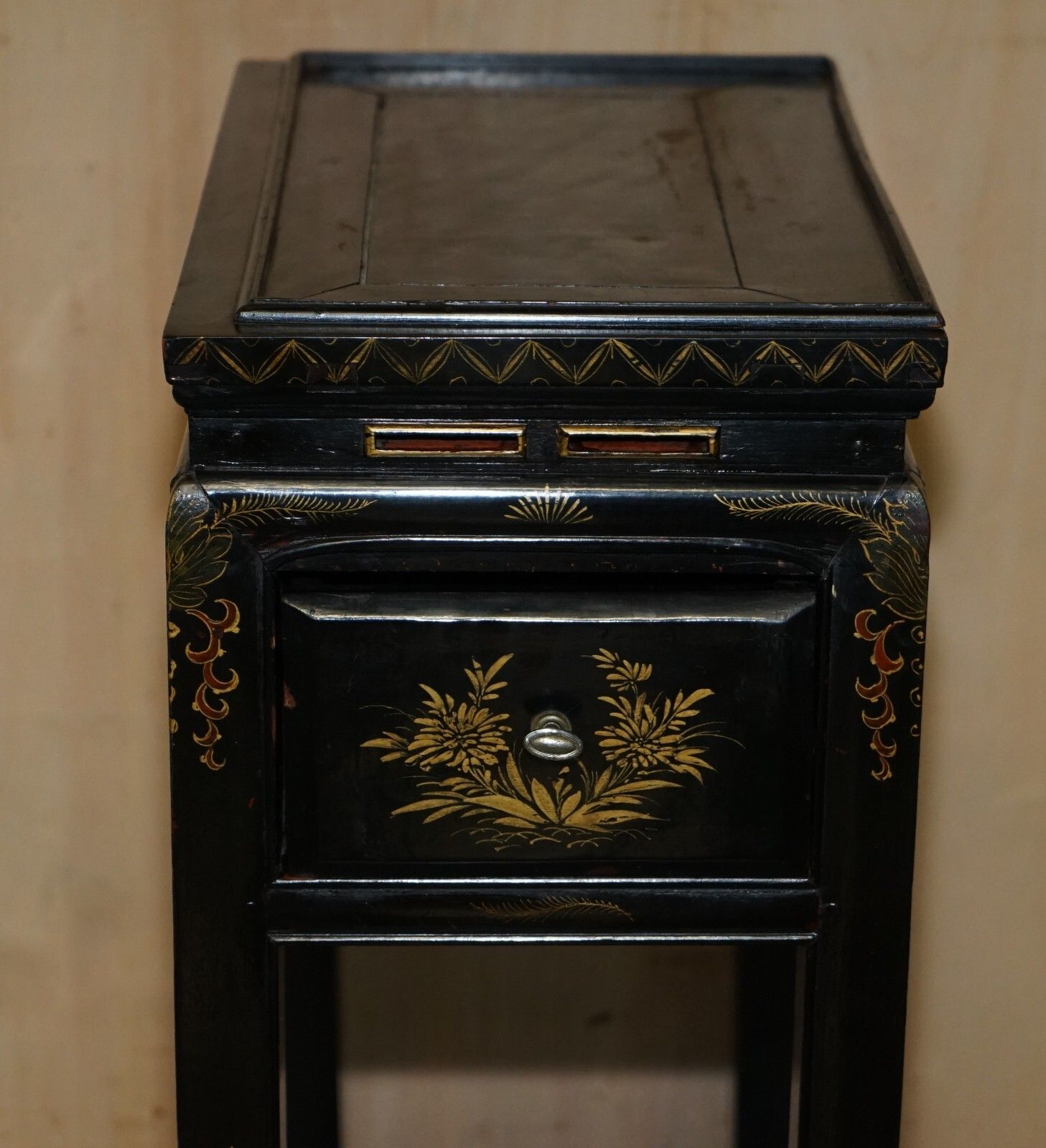 Antique Victorian Circa 1880 Chinese Chinoiserie Lacquered Side End Lamp Table photo for sale