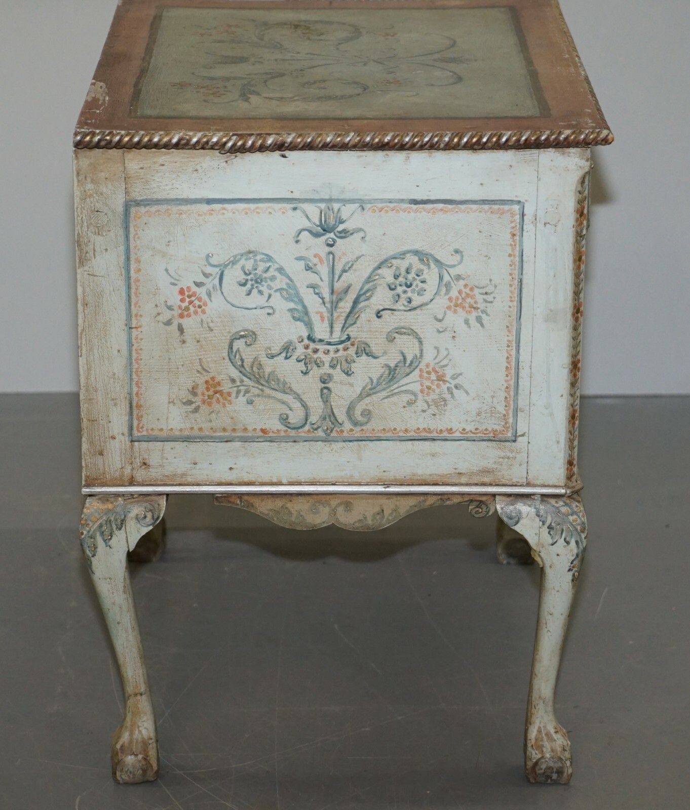 photo furniture Rare Circa 1900 Hand Painted Claw & Ball Feet Side End Lamp Wine Table Cupboard