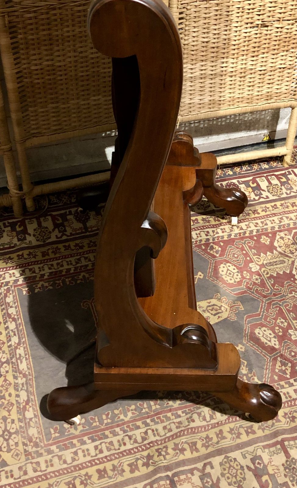 photo vintage Handsome Victorian Mahogany Cheval Mirror