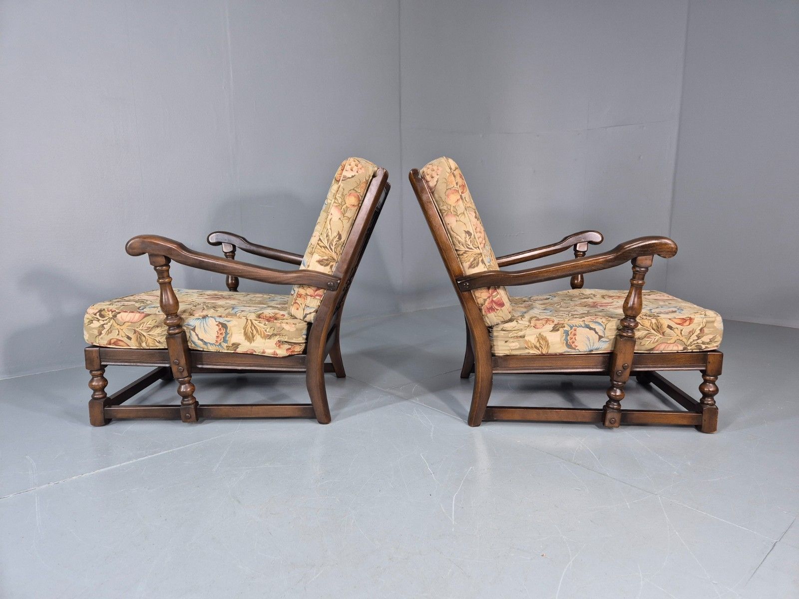 450.0 2 Ercol Cloister Lounge Chairs Dark Elm Frame Floral Upholstery 70s Eb10987 Vcar photo