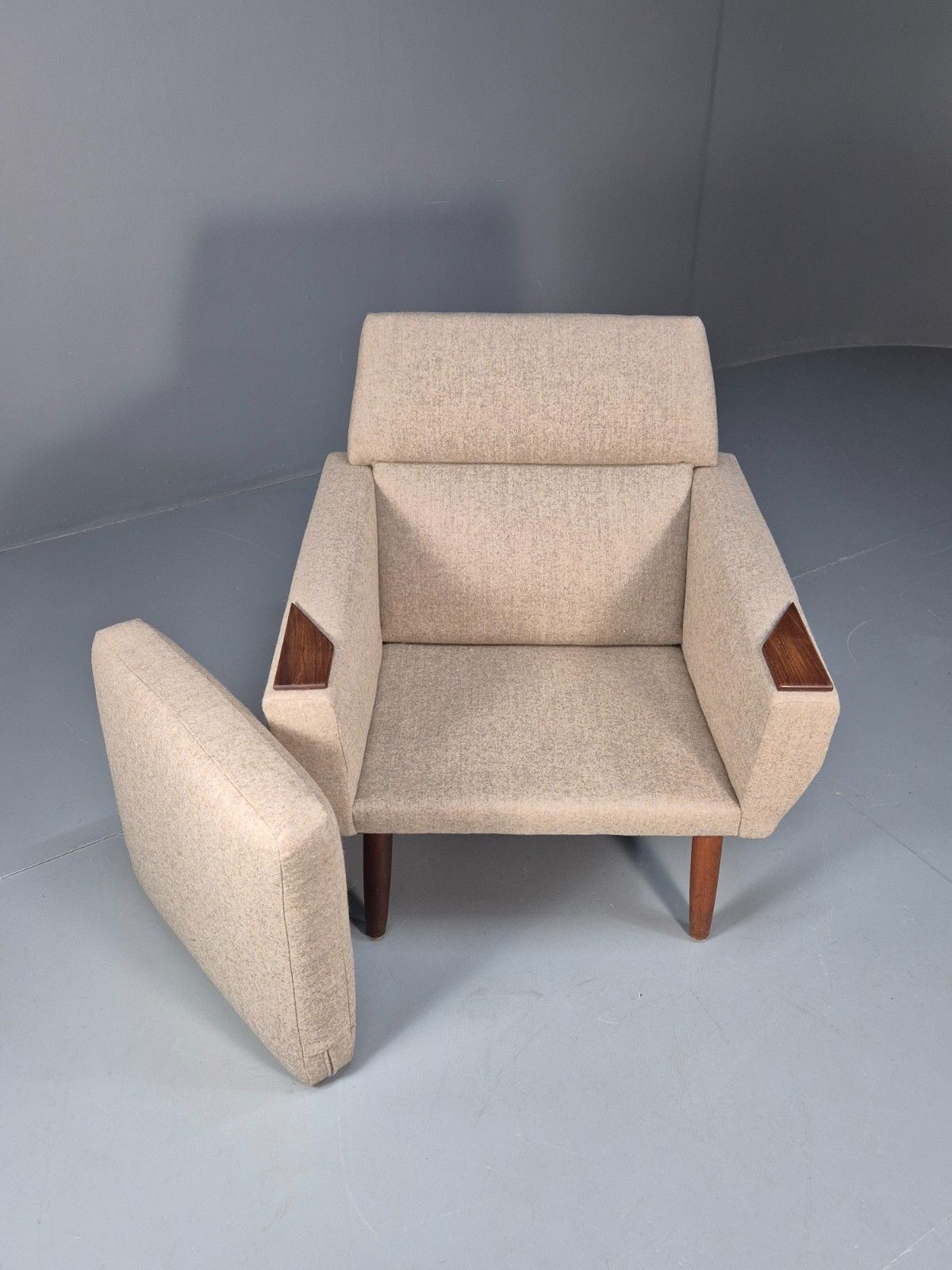 Mid Century Danish Lounge Chair New Upholstery Teak Paws And Legs Eb10726 Mnor photo buy