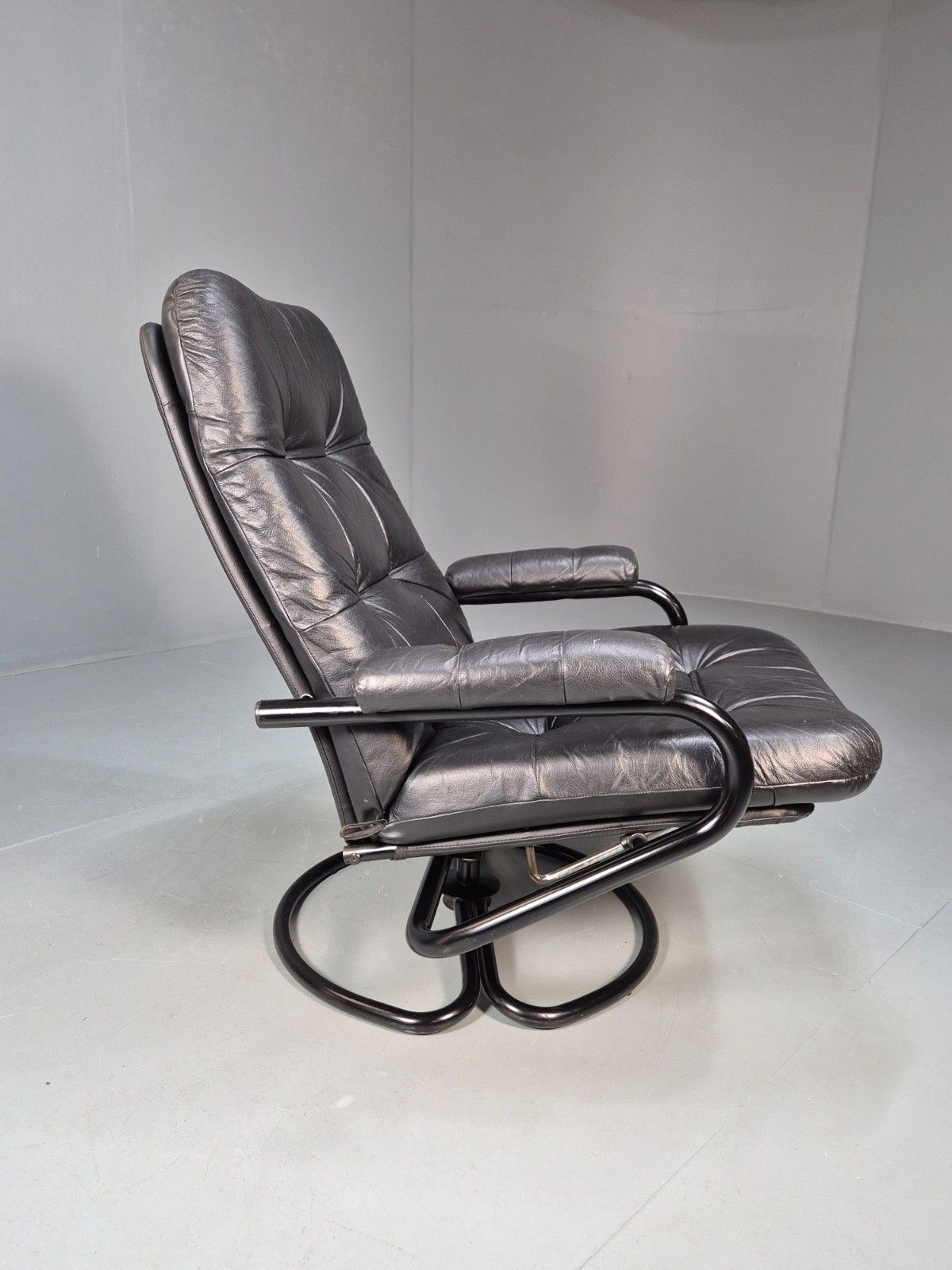Vintage Danish 1980 Leather And Vinyl Swivel And Recline Chair Retro Eb9894 Mswi photo vinterior