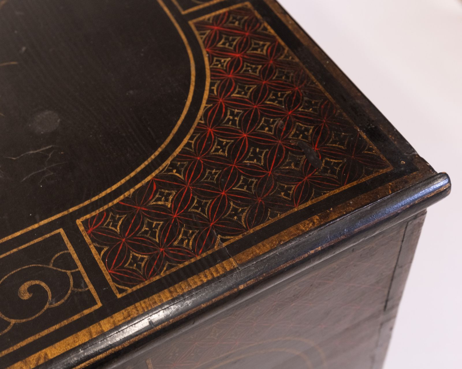 photo furniture Early 20th Century Black & Gilt Japanned Chinoiserie Chest On Stand
