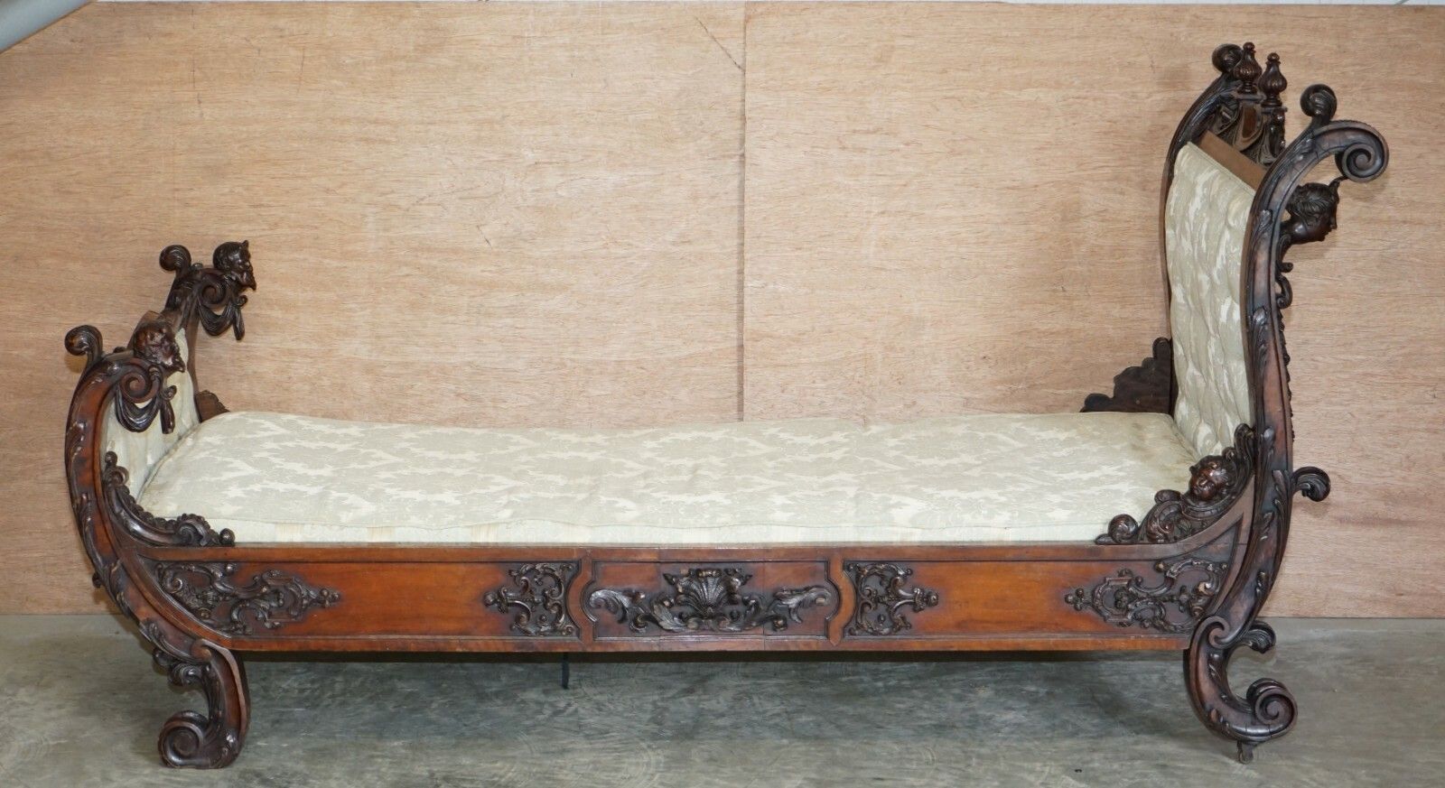 Exceptional 19th Century Hand Carved Italian Walnut Day Bed Cherub Putti's Angel photo furniture