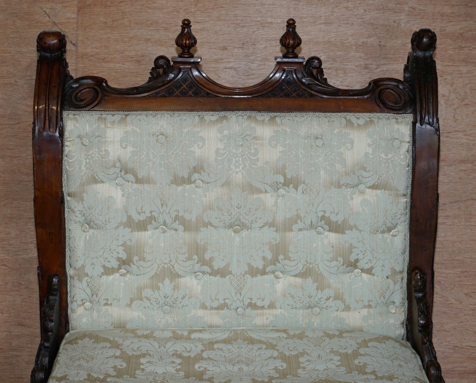 Exceptional 19th Century Hand Carved Italian Walnut Day Bed Cherub Putti's Angel photo vintage