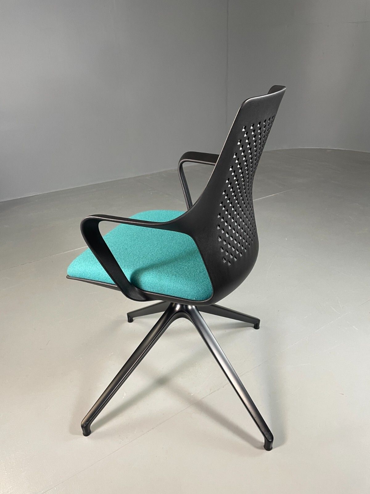 Vintage Desk Chair Turquoise Black Plastic Calibre Mint 401 Eb6830 Mswi photo vinterior