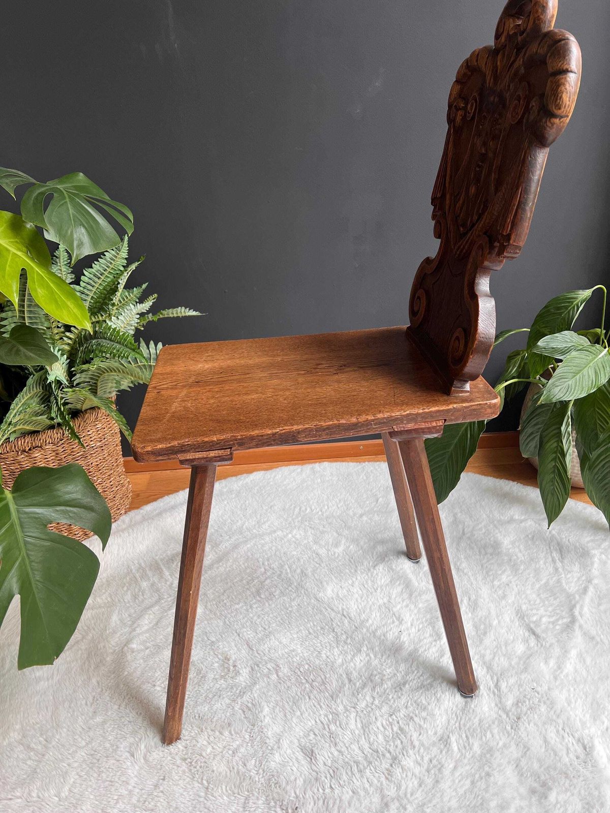 Antique Alpine Folk Art Chair With Whimsical Carving, Brutalist Escabelle Wooden Chair photo vinterior