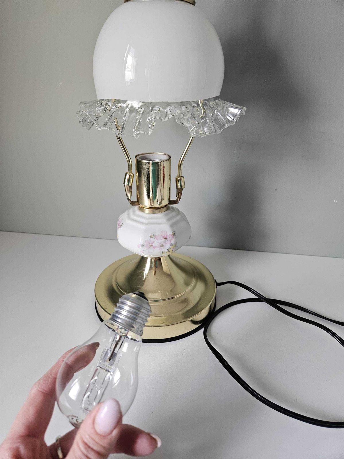 photo vinterior Vintage Table Lamp – Brass, Glass & Floral Ceramic In Cottagecore Style