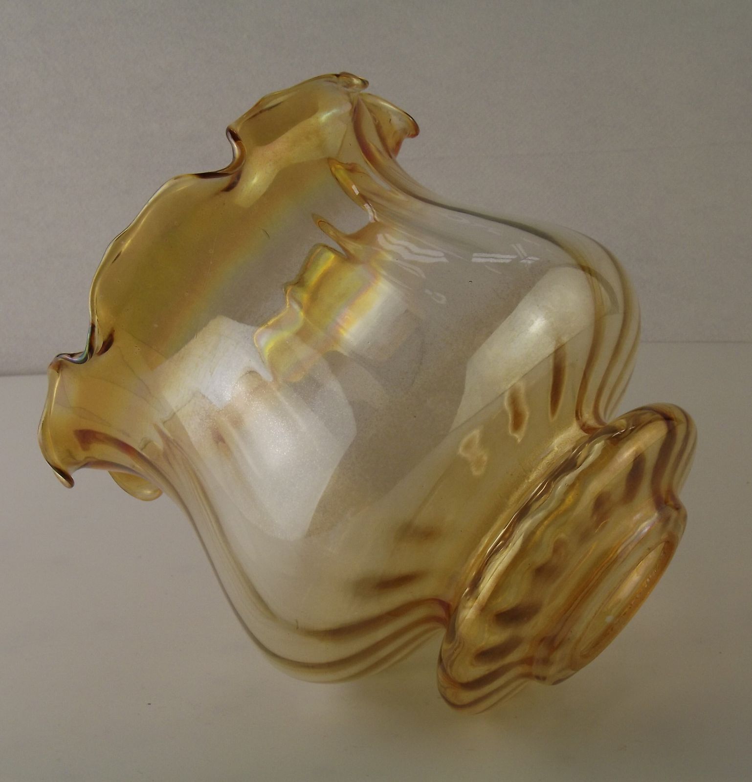 Large Mid Century Amber Glass Light Shade With Ribbed Effect & Frilled Edge photo vintage