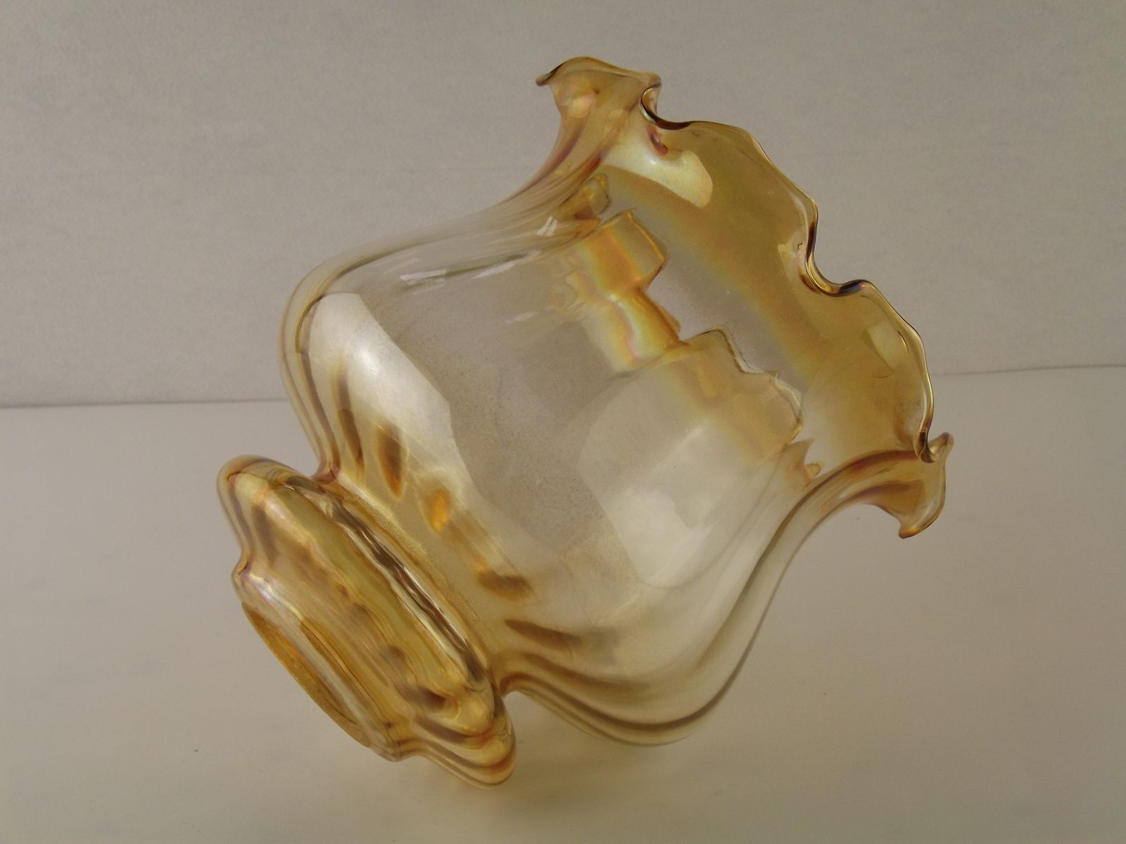 Luminaires Grand abat-jour mid-century en verre ambré côtelé & bord festonné photo