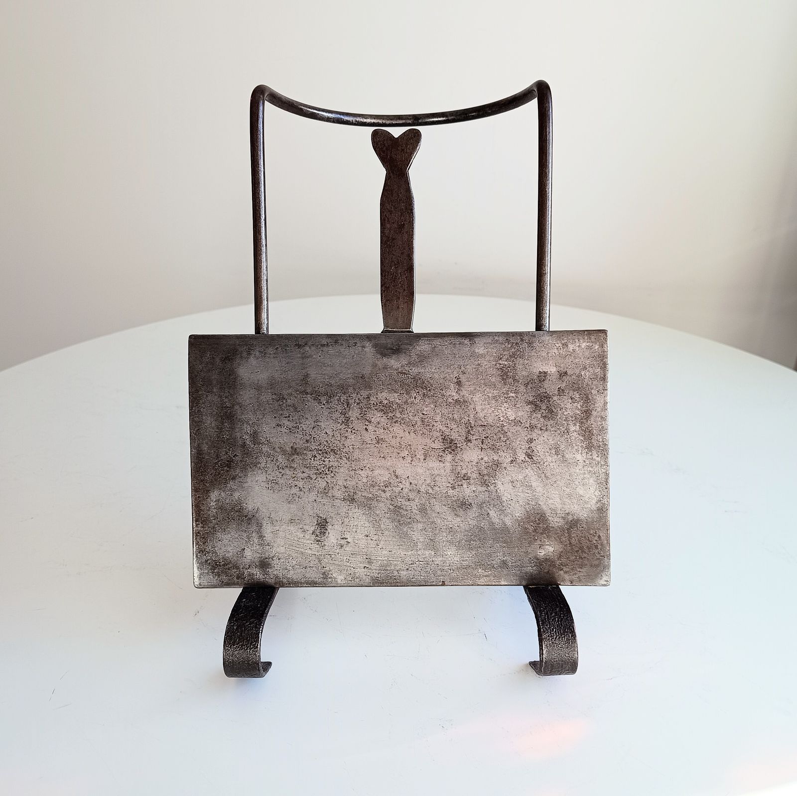 photo furniture Arts & Crafts Cotswolds Hand Forged Riveted Hearth Trivet Cooking Stand, Sliding Plate Heart Shaped Finial