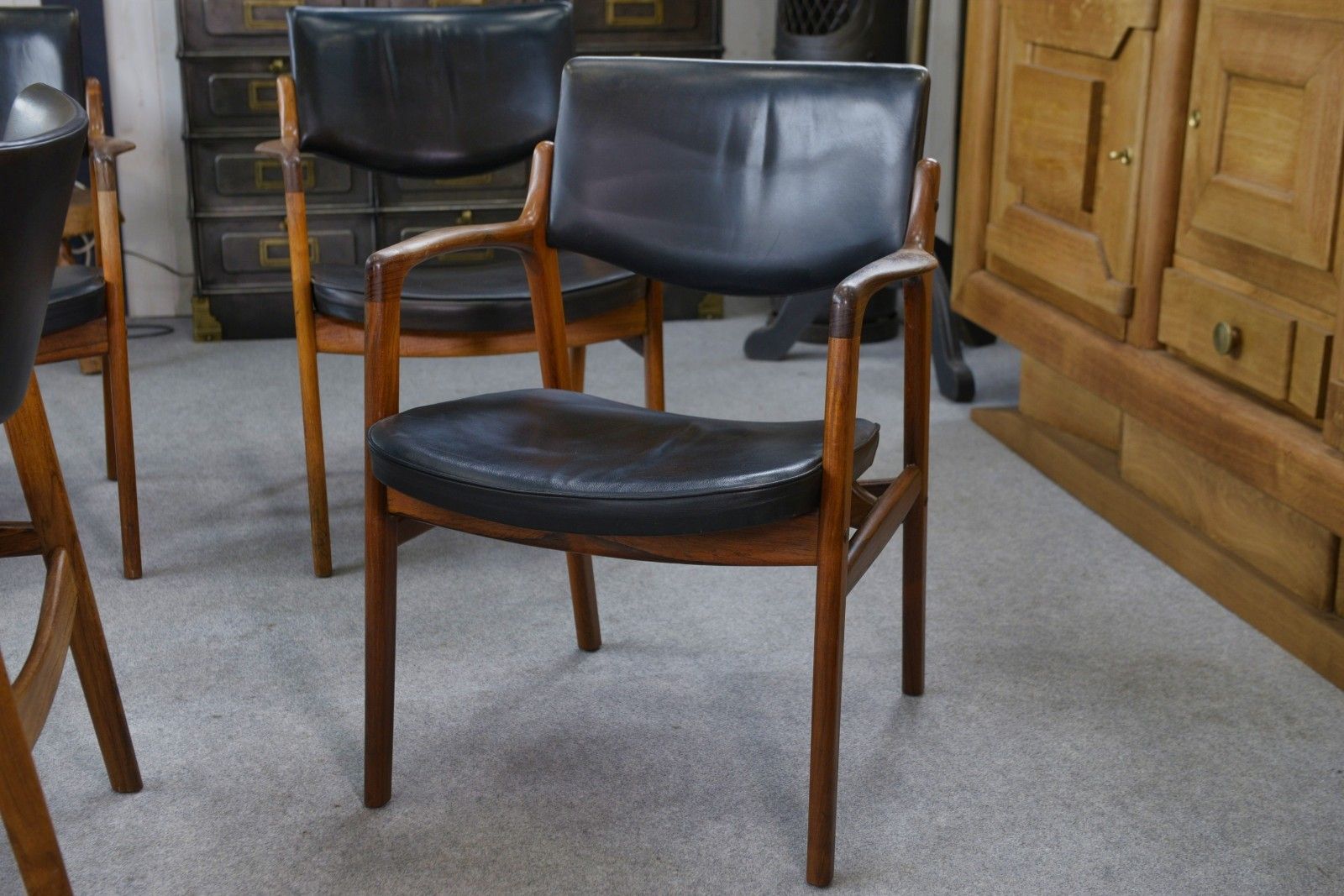 photo vinterior Set Of 6 Scandinavian Leather And Rosewood Armchairs By Gondo Gravesen