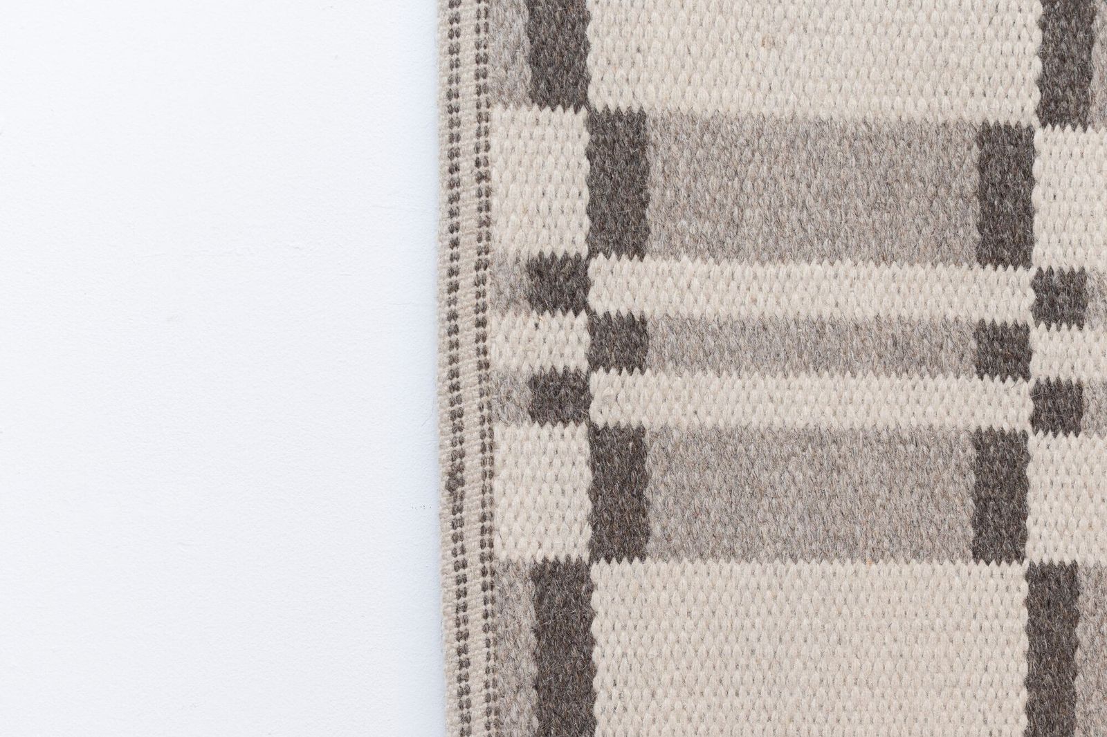 Large Chequered Swedish Kilim photo vinterior