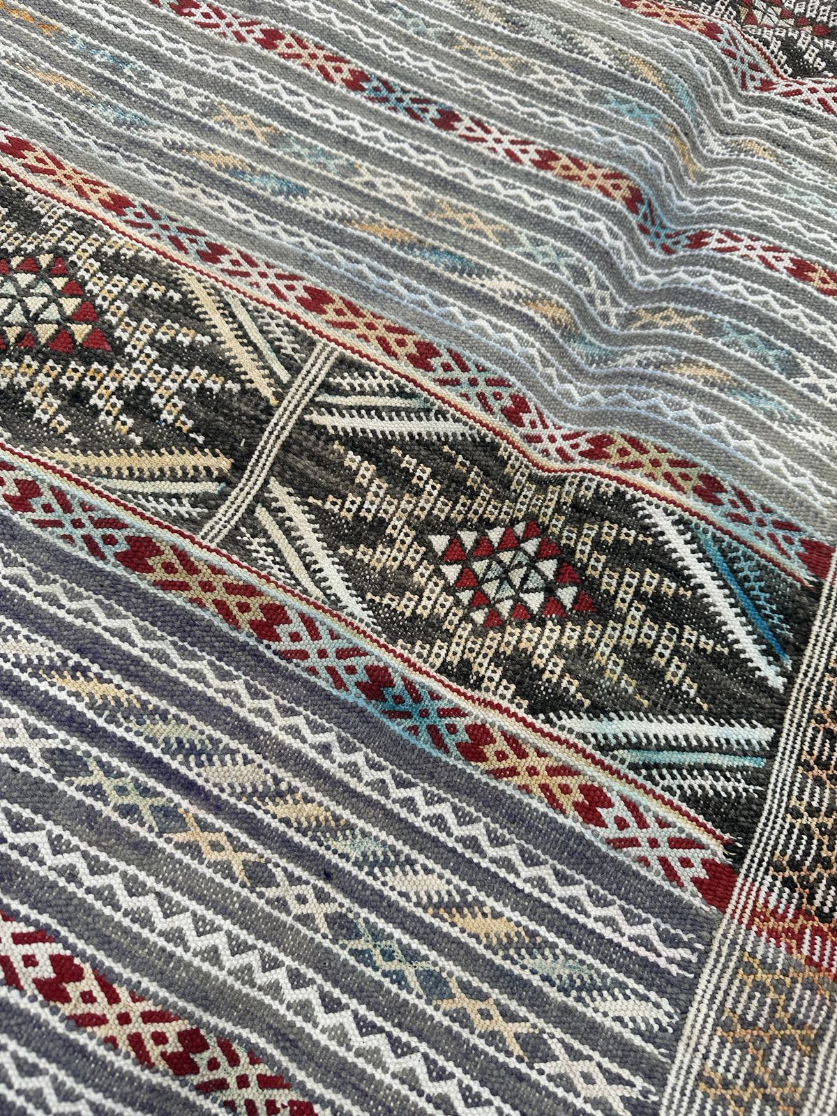 photo vinterior Original Nomadic Berber Handwoven Kilim Rug Tiflet