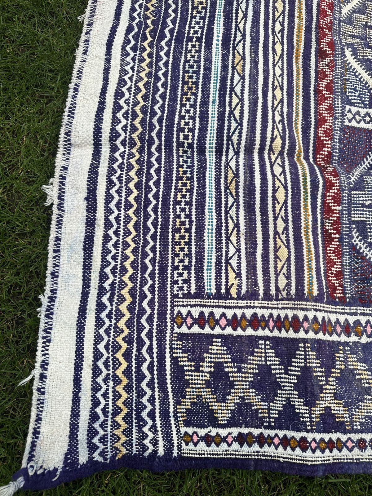 photo buy Nomadic Berber Handwoven Kilim Rug Tiflet