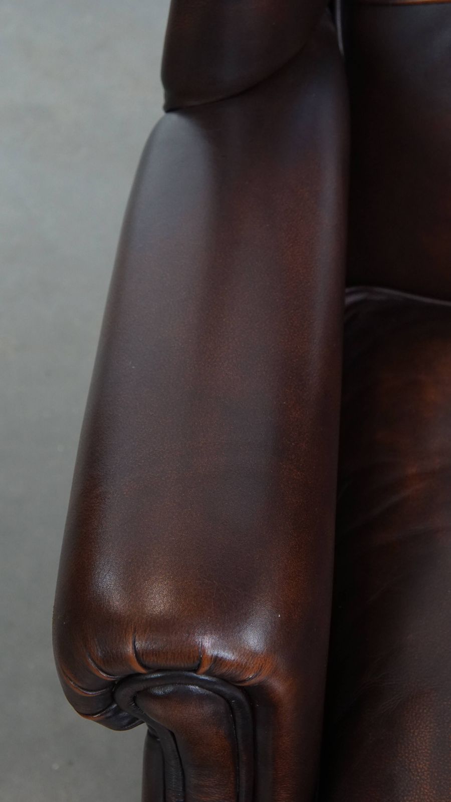 Very Beautiful And Comfortable Wing Chair Made Of Cowhide In English Style photo buy