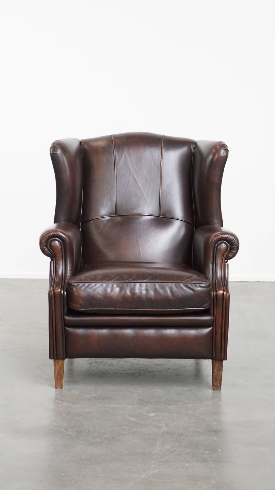 Engelse Stijl Wingback Fauteuil In Koeienhuidleer photo furniture