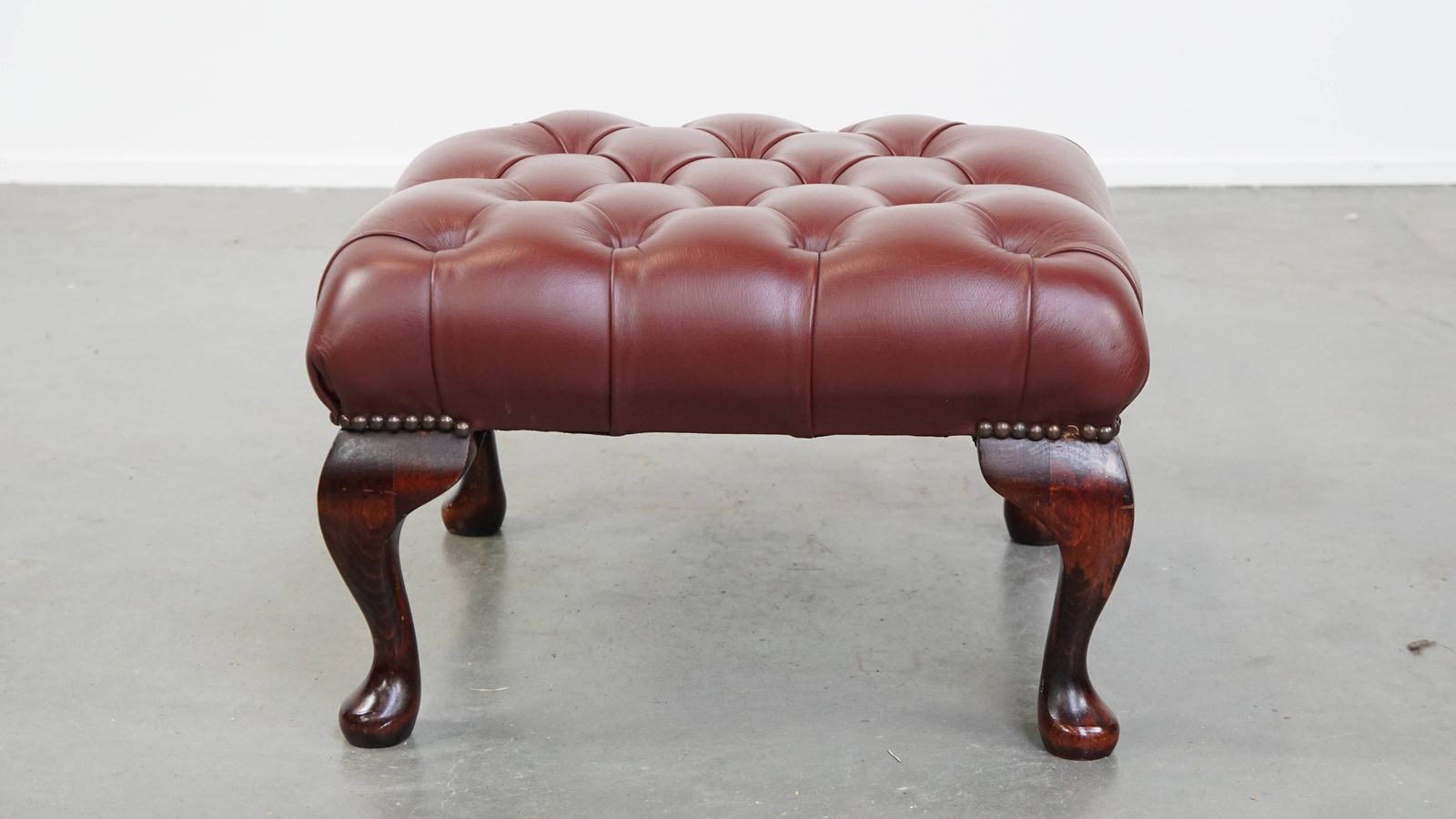 Elegant Red/Brown Chesterfield Stool Made Of Cowhide In Very Good Condition photo for sale
