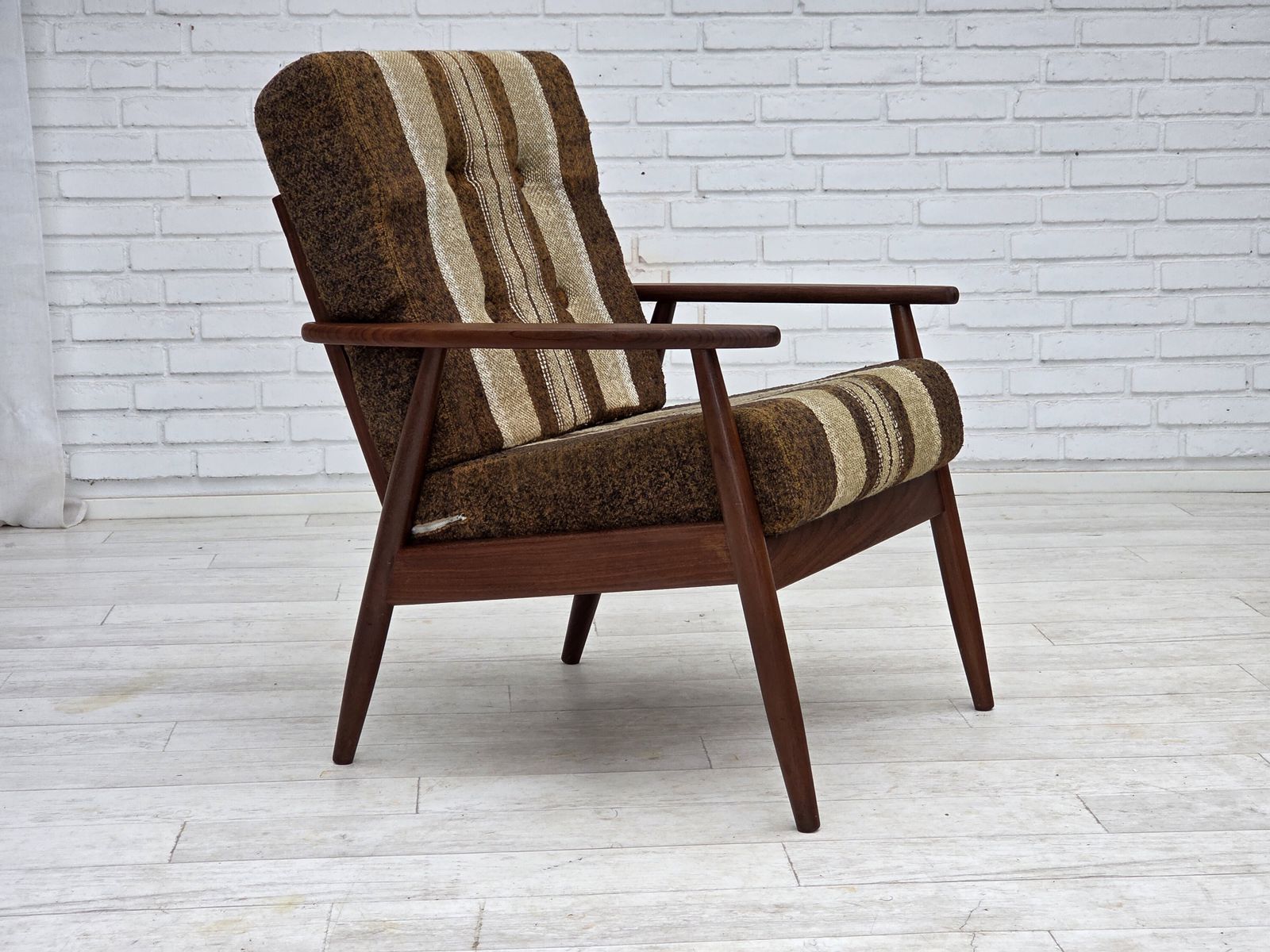 Jaren 1970, Deense Fauteuil, Teakhout, Meubelmokette. photo buy