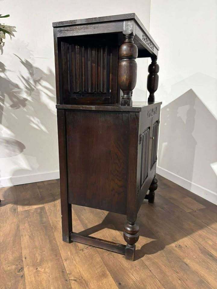 photo furniture Early 20th Century Small Oak Court Cupboard