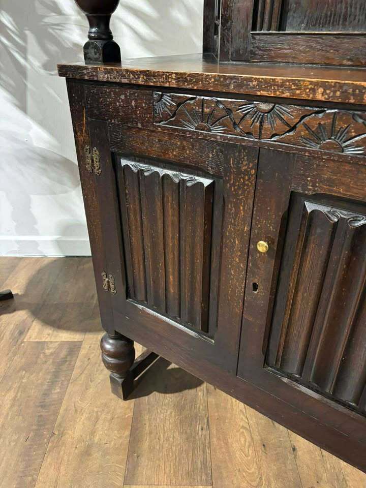 photo vintage Early 20th Century Small Oak Court Cupboard