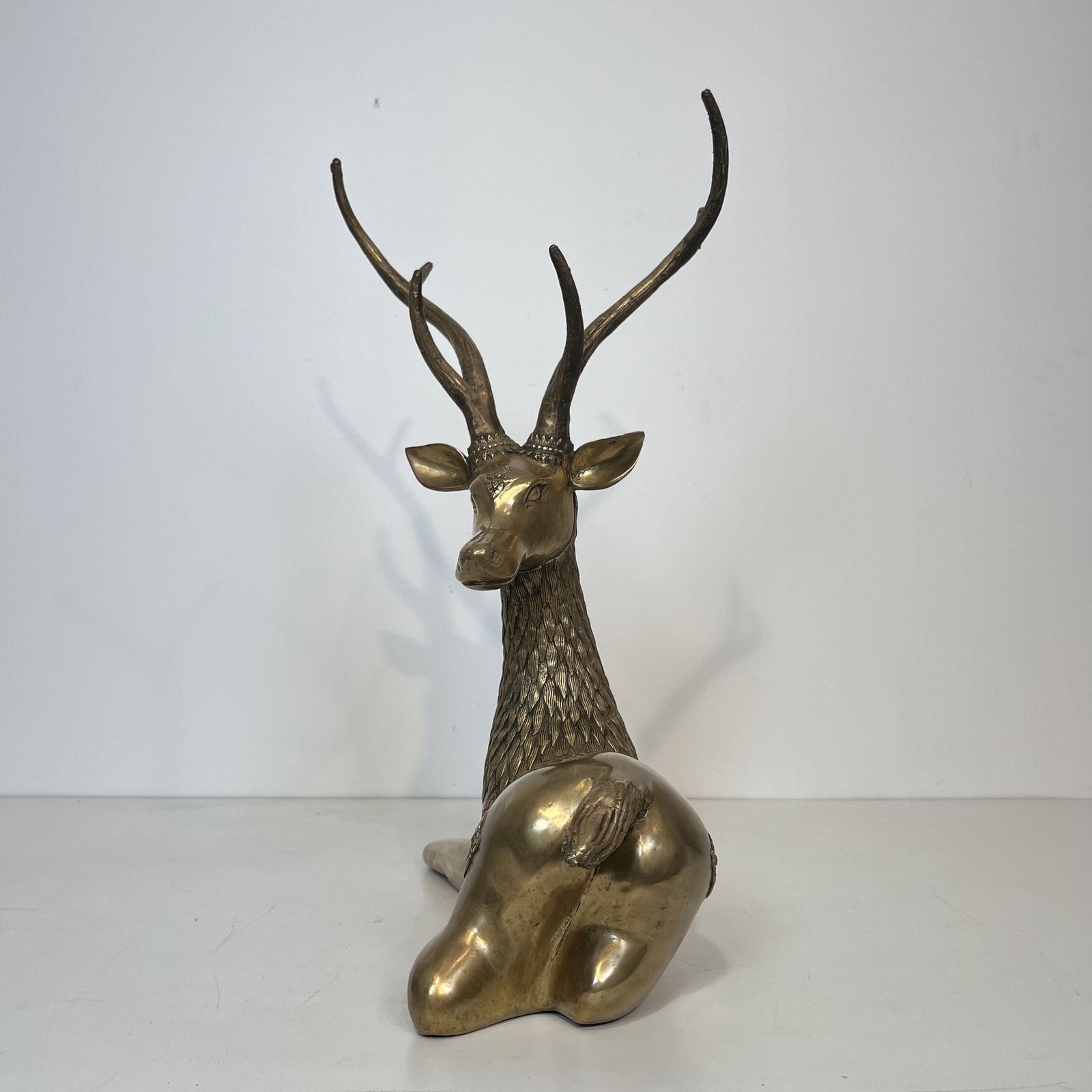 Important Bronze Stag Reclining Engraved With Shamanic Motifs photo 1650.0