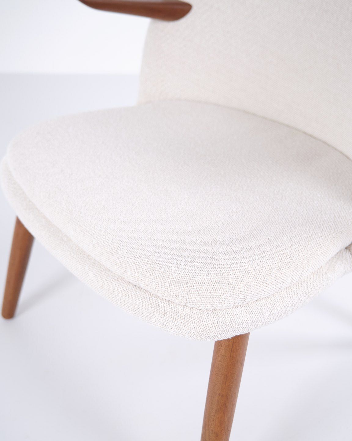photo furniture Armchair   Teak & Light Fabric   Kurt Olsen   Glostrup Furniture Factory   1960s