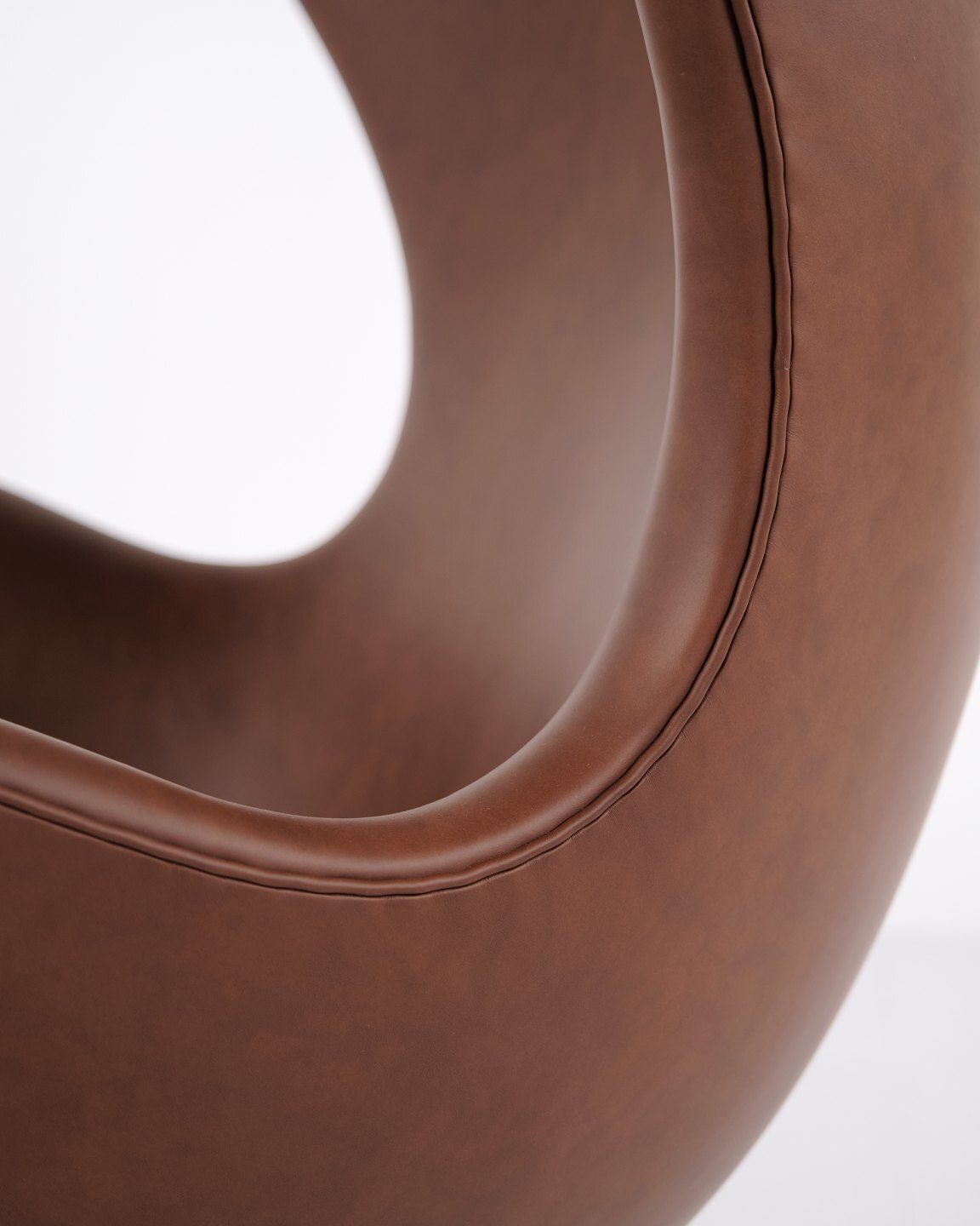 The Egg   Model 3316   Brown Leather   Arne Jacobsen   Fritz Hansen photo vinterior