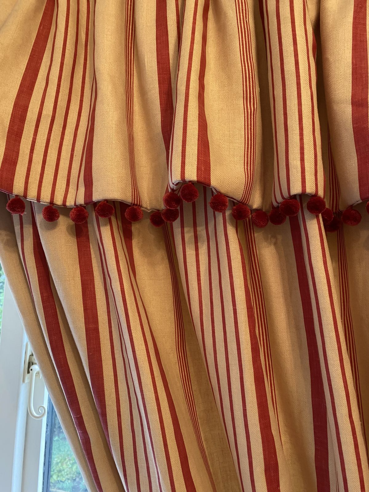 Kate Forman Red Ticking Pocket Rod Curtains And D Shaped  Cream Metal Pole photo 120.0